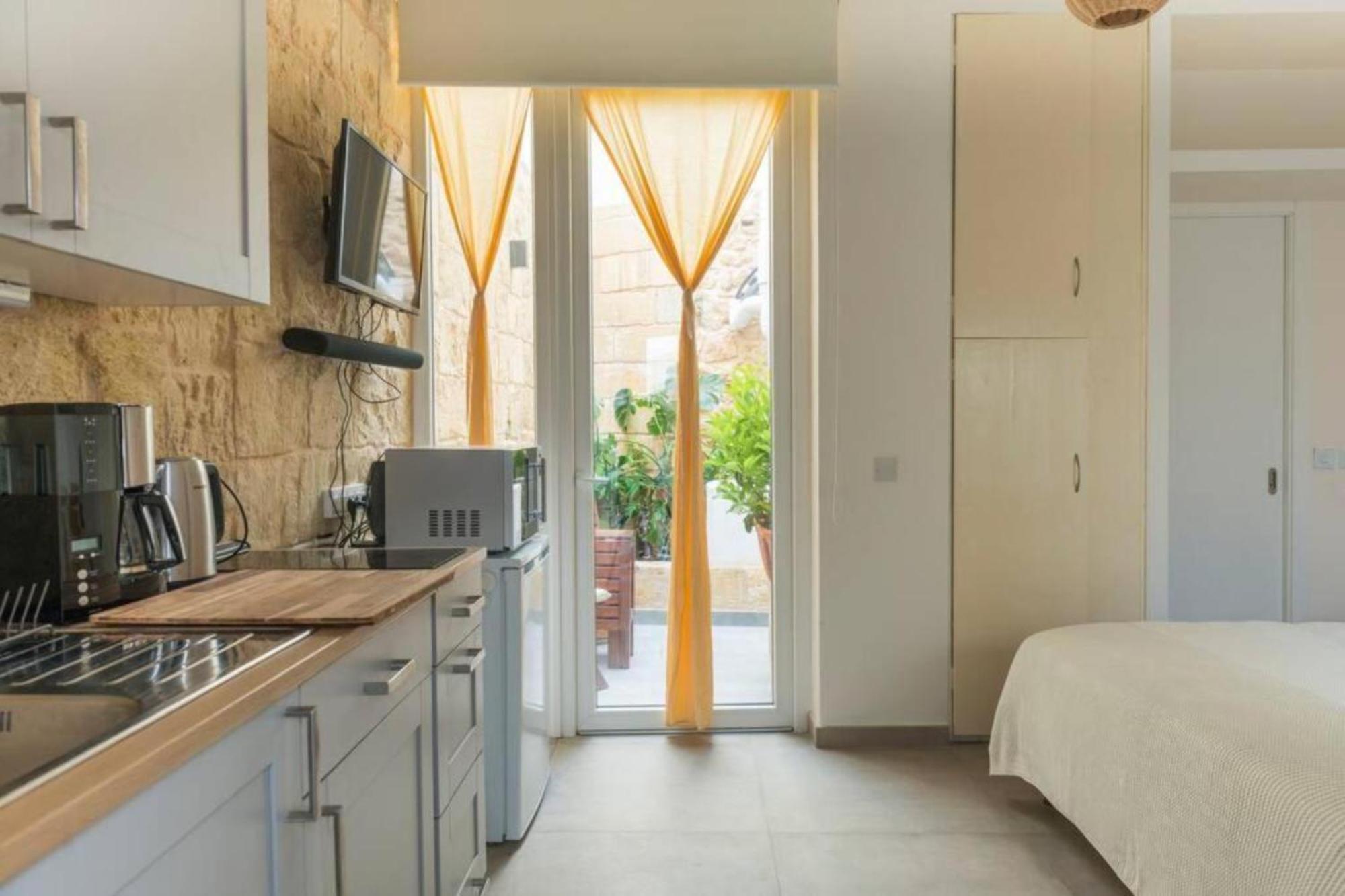 Authentic Gf Apartment With Terrace At The 3 Cities Marina Cospicua Exterior photo
